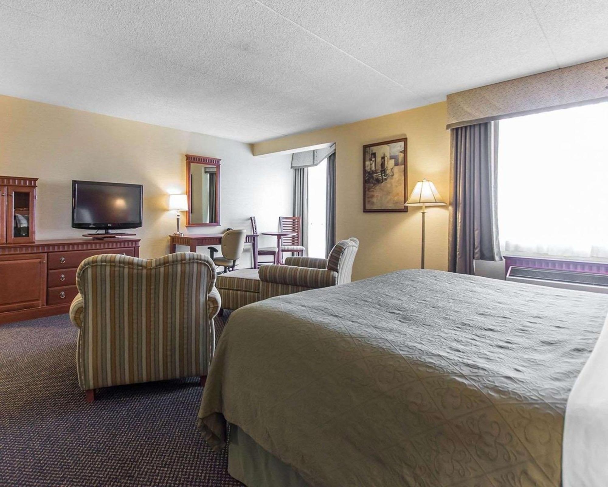 Quality Inn & Suites Bay Front Sault Ste. Marie Exterior photo