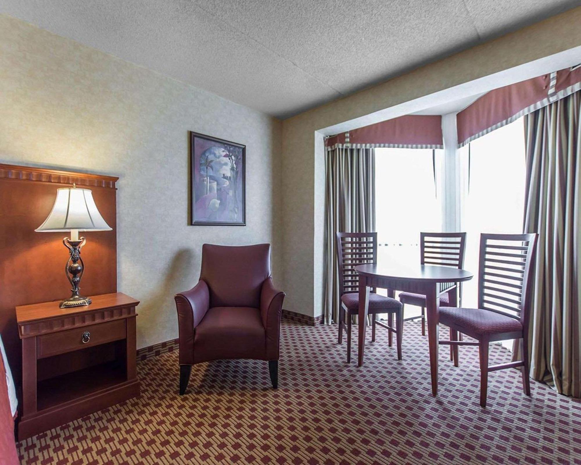 Quality Inn & Suites Bay Front Sault Ste. Marie Exterior photo