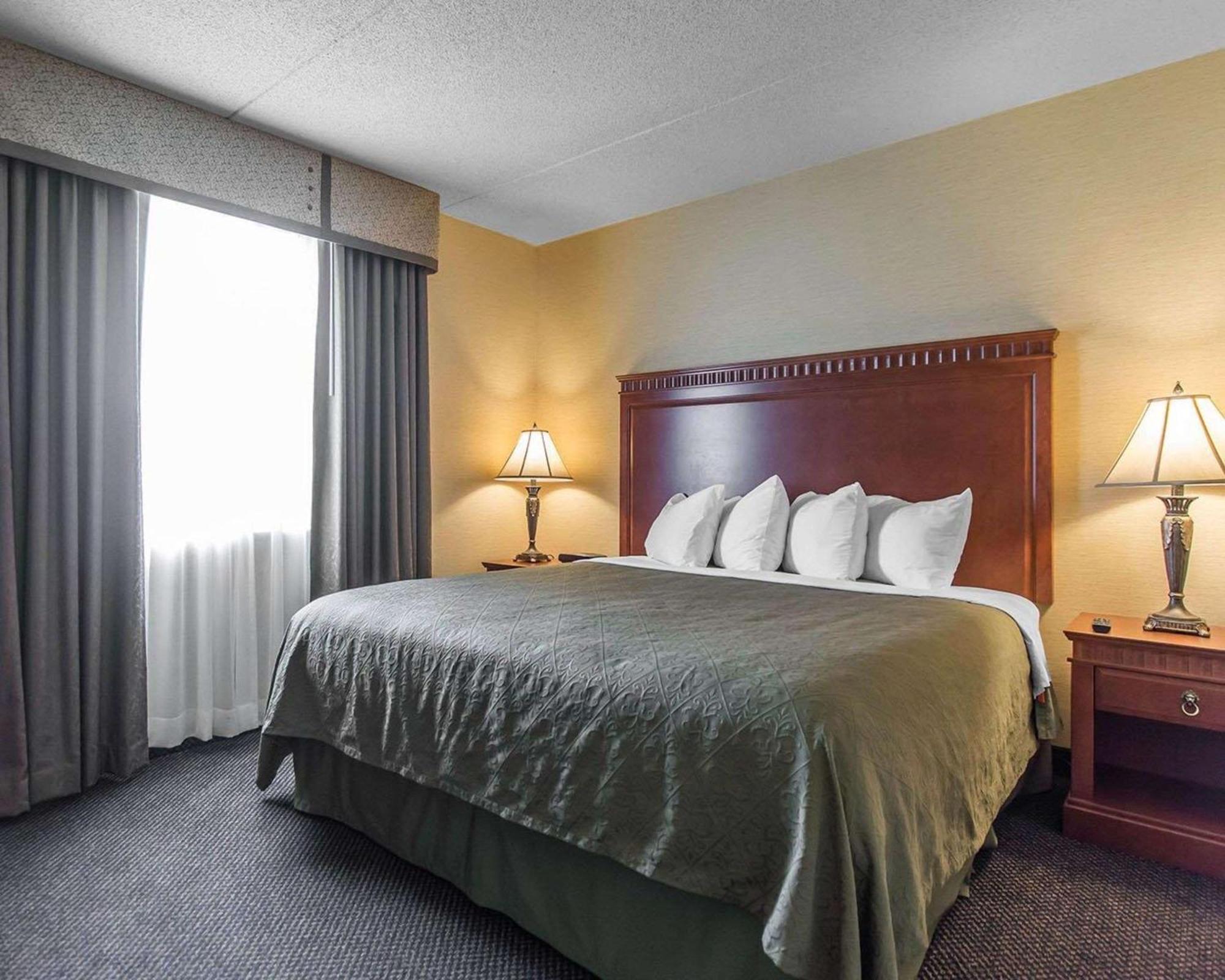 Quality Inn & Suites Bay Front Sault Ste. Marie Exterior photo